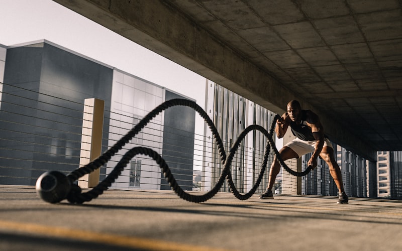 足球转会市场最新动态分析，球员签约新闻发布会现场