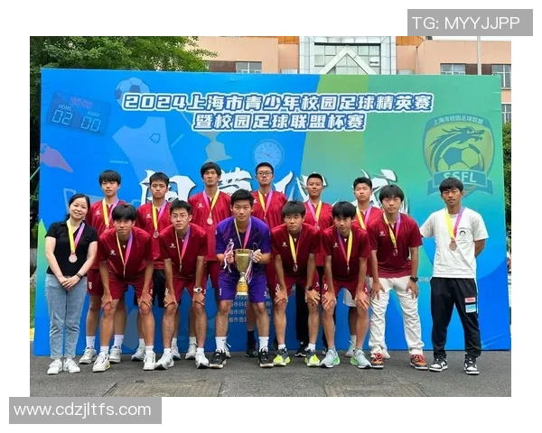 从校园到绿茵场：大学生如何蜕变为足球明星的成长之路